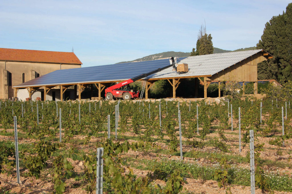 Hangar photovoltaïque au Domaine viticole de La Castille